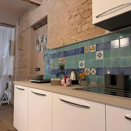 La Maison Deux Bed & Breakfast *